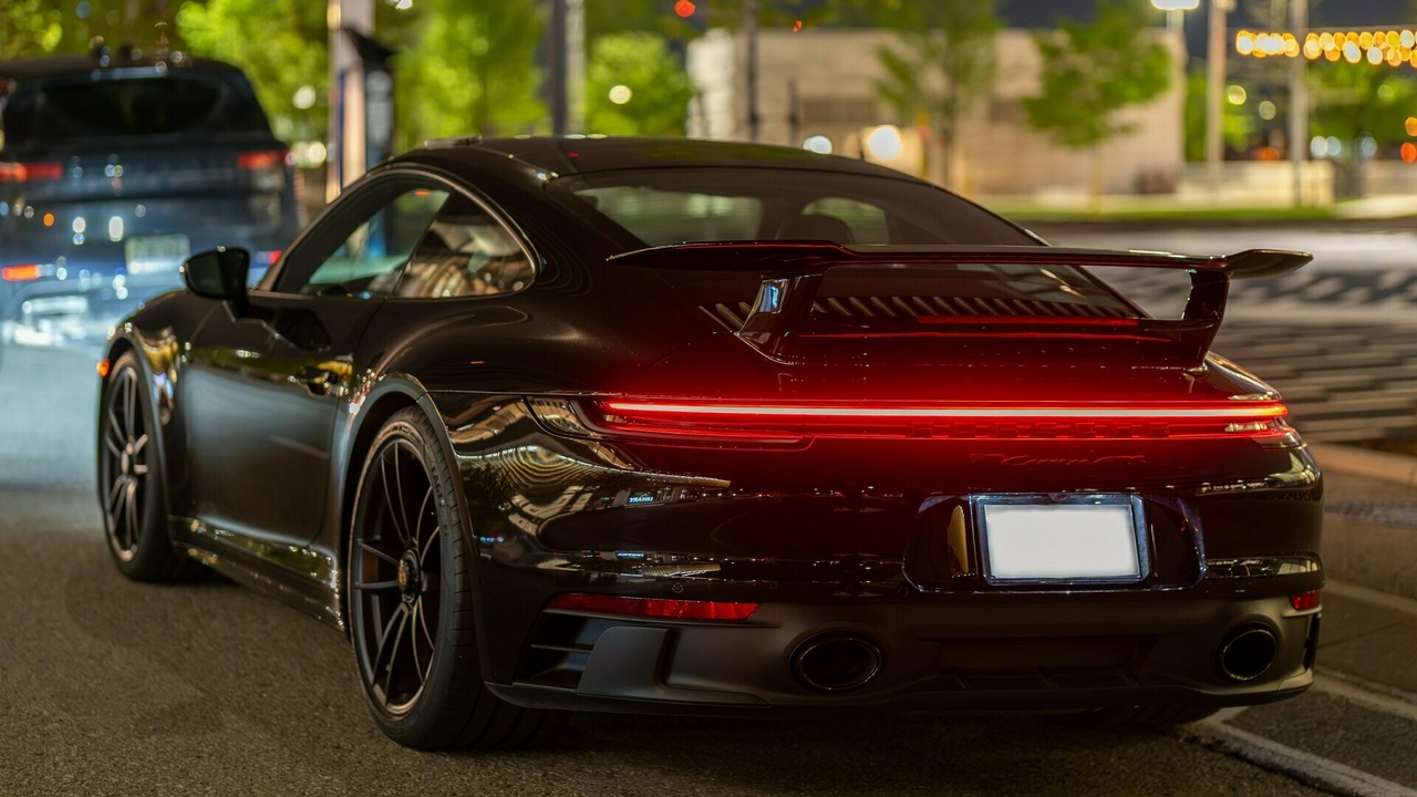 Près de Paris: Une femme tuée dans une collision avec une Porsche louée au Luxembourg