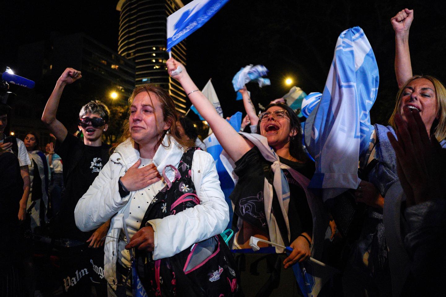 Présidentielle en Uruguay : le candidat de gauche, en tête à l’issue du premier tour, affrontera celui du pouvoir au second tour