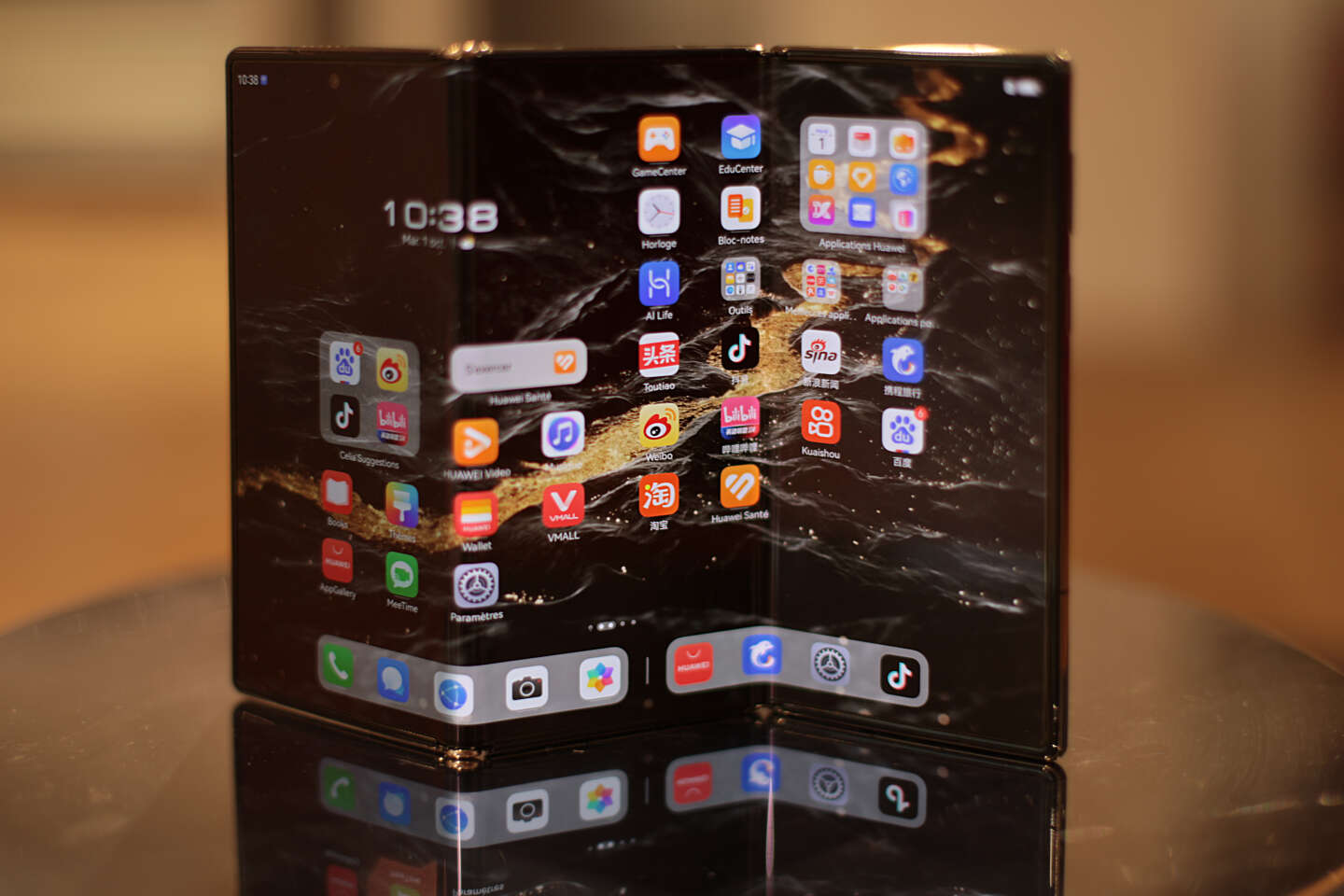 Prise en main du Huawei Mate XT, le premier smartphone pliable en trois