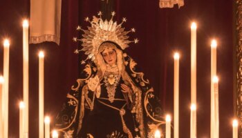 Procesión extraordinaria de la Virgen de los Dolores para conmemorar el 250 aniversario servita en Alcalá de Guadaira