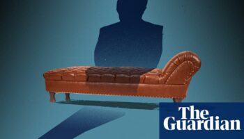 Psychotherapists in England must be regulated, experts say, after abuse claims rise