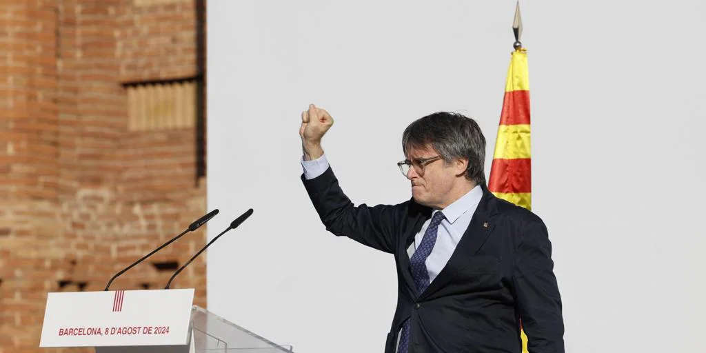 Puigdemont llamó a Illa tras el pleno de investidura y su posterior huida de Barcelona