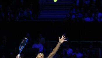 « Quand j’ai la balle, je veux faire mal » : Giovanni Mpetshi Perricard, le jeune Français du tennis qui monte et dont le service dévale