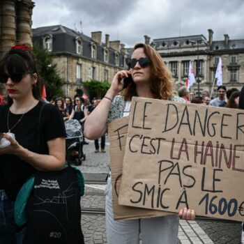 Quelque 230 000 fonctionnaires augmentés de 6 centimes par mois, en raison de la revalorisation du smic