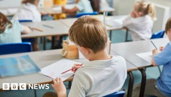 Reeves pledges £1.4bn for 'crumbling' classrooms