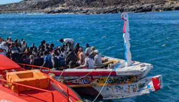 Rescatado en El Hierro  un cayuco con más de medio centenar de migrantes, uno de ellos fallecido