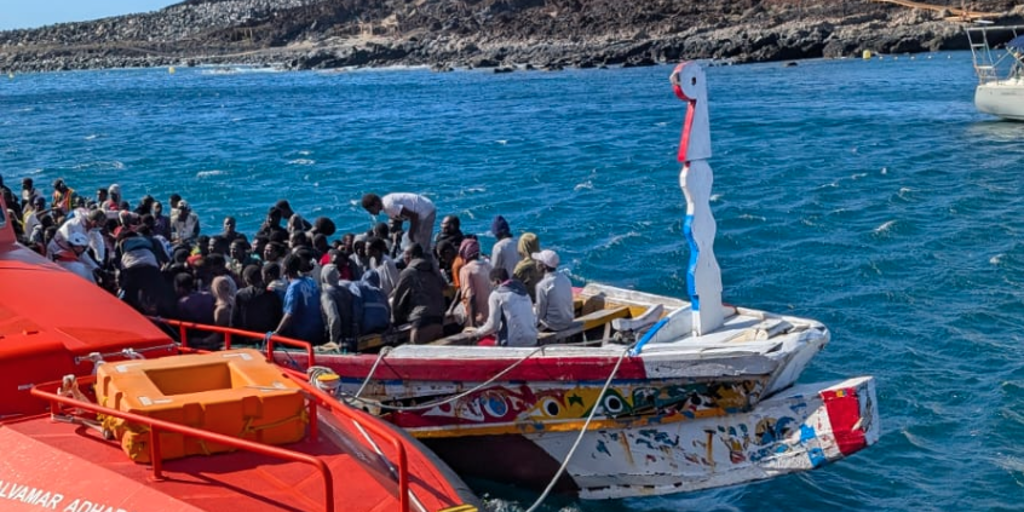 Rescatado en El Hierro  un cayuco con más de medio centenar de migrantes, uno de ellos fallecido