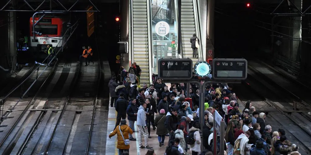 Retrasos en las líneas C-3, C-4 y C-5 de Cercanías por una avería en una vía en la estación de Atocha