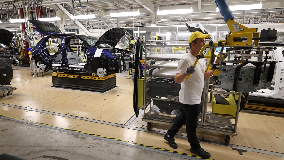 Salon de l’auto à Paris : véhicules électriques, concurrence chinoise… les nombreux défis du secteur