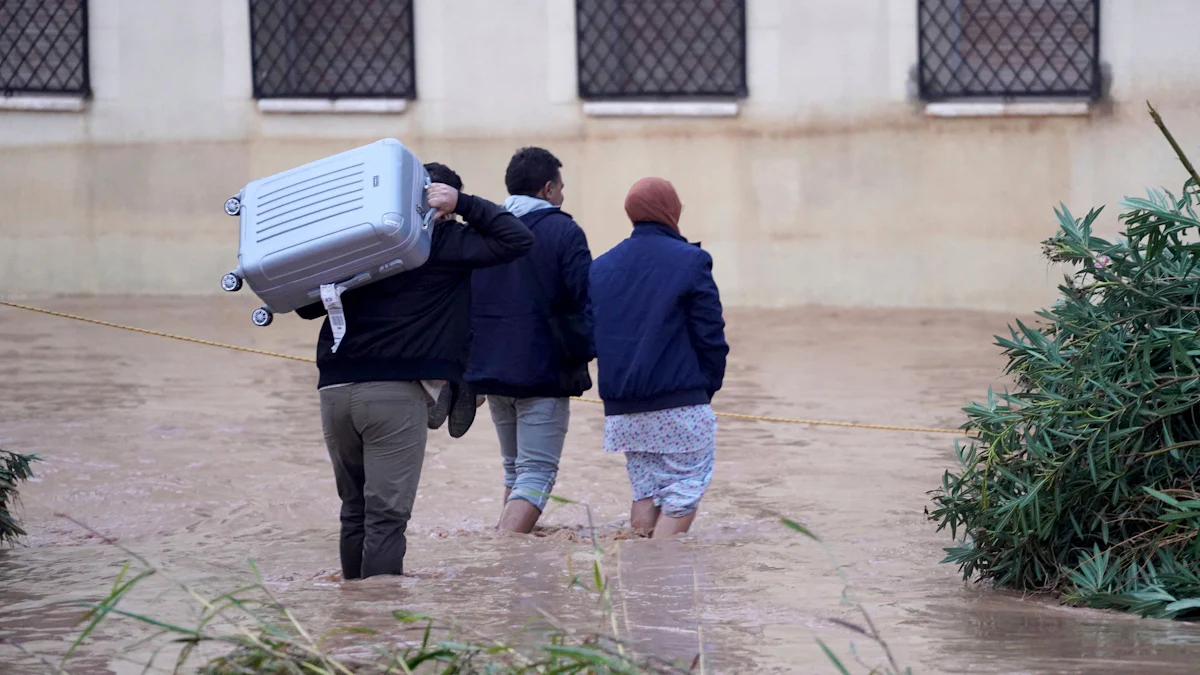 Schwere Überschwemmungen: Mehr als 50 Tote nach Unwettern in Spanien – Rettungswege blockiert