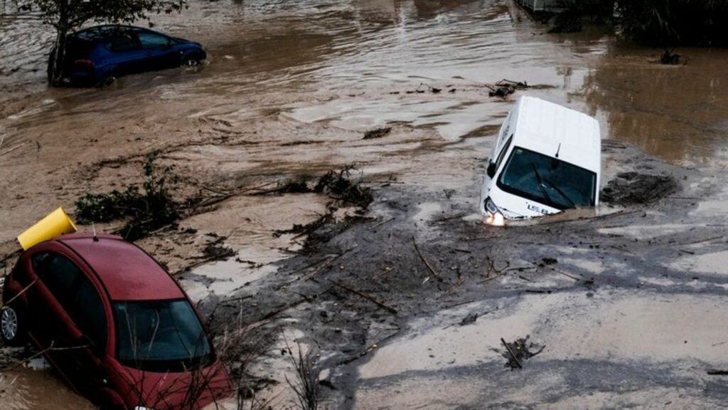 Straßen verwandelten sich in reißende Flüsse. Foto: Gregorio Marrero/AP