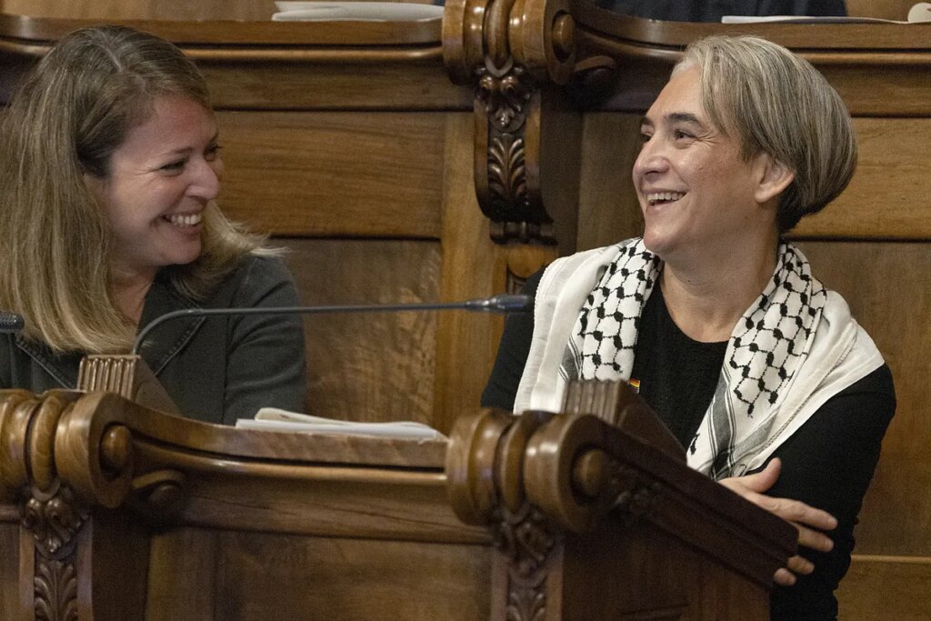 Se despide Ada Colau, la alcaldesa que castigó a Barcelona con el populismo de extrema izquierda: "Tenemos unas élites provincianas y mediocres"