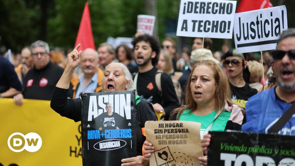 Spain: Thousands protest for affordable housing