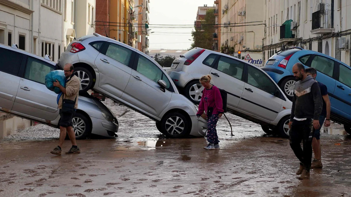 Spanien: Aufräumarbeiten nach Jahrhundert-Unwetter – Kritik an Behörden