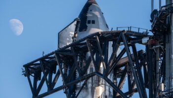 Starship : SpaceX récupère le premier étage de sa mégafusée après un vol, une première historique