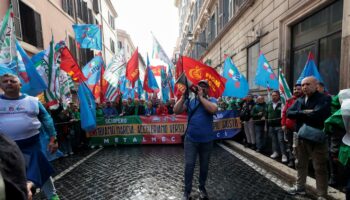 Stellantis : une grève « historique » contre la chute de la production en Italie