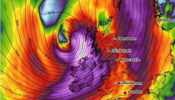 Storm Ashley tracker: Hour-by-hour weather maps show 80mph 'danger to life' storm smashing Britain