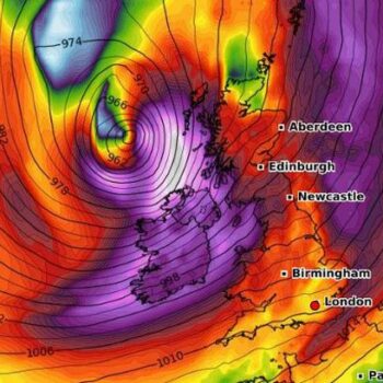 Storm Ashley tracker: Hour-by-hour weather maps show 80mph 'danger to life' storm smashing Britain