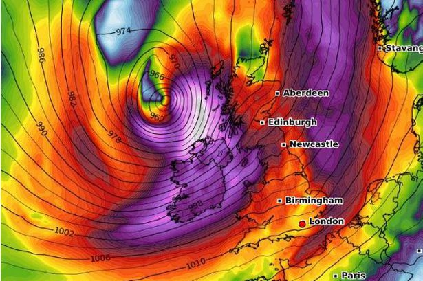 Storm Ashley tracker: Hour-by-hour weather maps show 80mph 'danger to life' storm smashing Britain