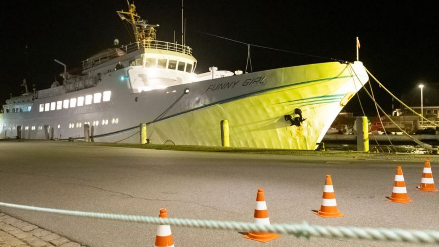 Die "Funny Girl" liegt im Hafen von Büsum. Foto: Bodo Marks/dpa