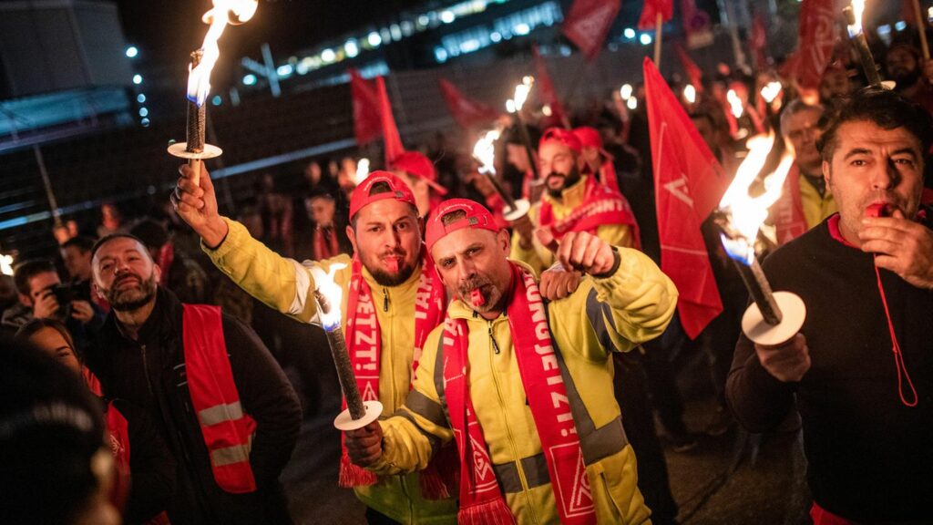 Tarifverhandlungen: Stimmung bei Warnstreiks der IG Metall ist "explosiv"