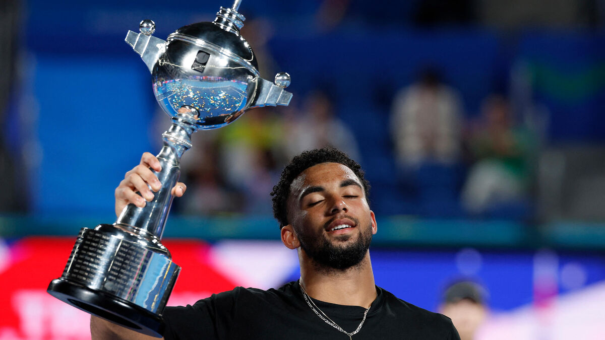 Tennis : la folle semaine d’Arthur Fils, vainqueur du plus beau titre de sa carrière à Tokyo