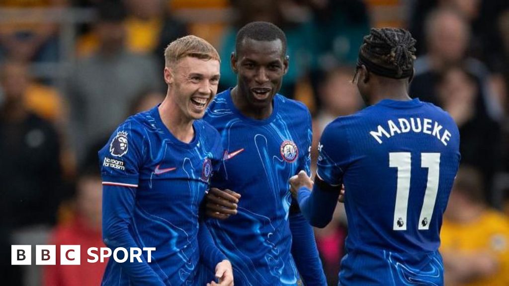 Enzo Maresca celebrates a Chelsea goal