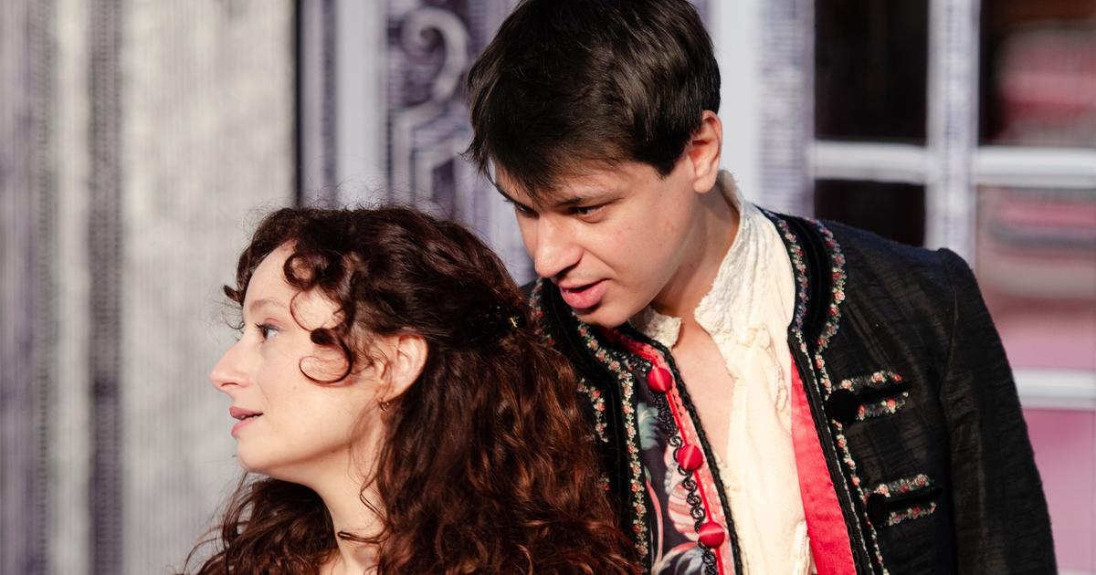 Théâtre : notre critique de La Double Inconstance, un parfait marivaudage