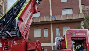 Tres desaparecidos en el derrumbe de un edificio en Santander por una explosión de gas