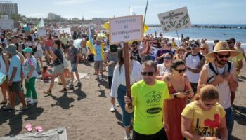 "Trop c'est trop": Aux Canaries, manifestations contre le tourisme de masse