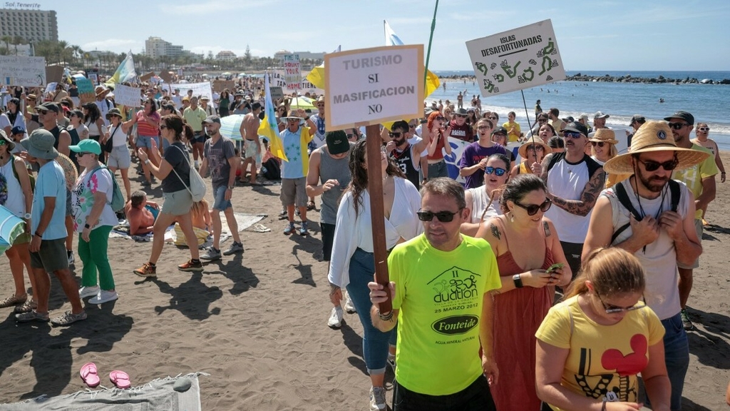 "Trop c'est trop": Aux Canaries, manifestations contre le tourisme de masse