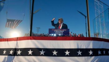 Es ist unklar, was ein bewaffneter Mann bei einer Trump-Kundgebung im Schilde führte. Foto: Alex Brandon/AP