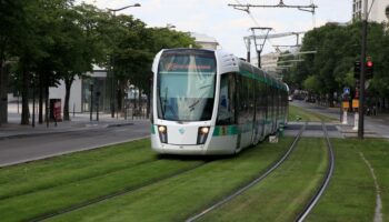 « Un camion bloquant les voies » : la circulation du tramway T3a totalement interrompue à Paris