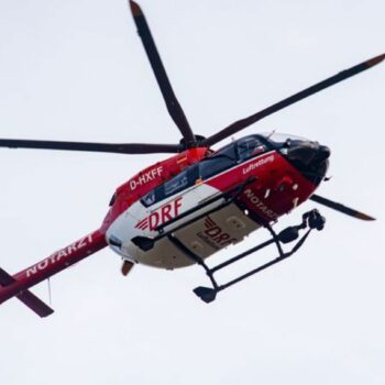 Eine Autofahrerin wird bei einem Unfall im Landkreis Ostallgäu schwer verletzt. (Symbolbild) Foto: Stefan Sauer/dpa