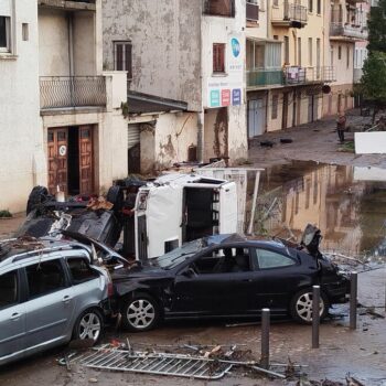 VIDÉO. « Tout est foutu » : voitures retournées, boutiques saccagées... les sinistrés face aux dégâts des inondations