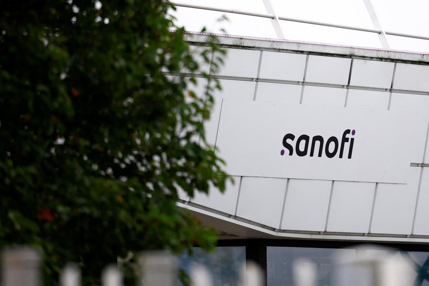 Vente du Doliprane : Sanofi confirme « finaliser » les discussions avec le fonds américain, malgré la nouvelle offre du français PAI Partners