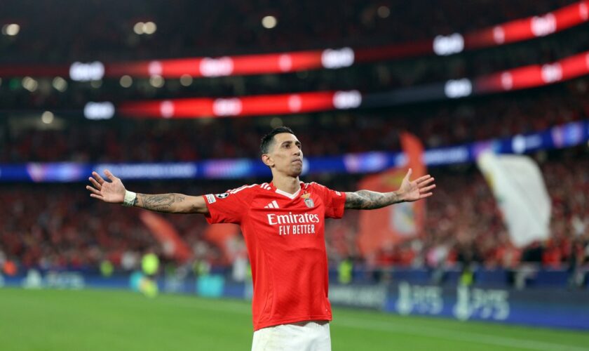 Vidéo: La volée sublime de Di Maria avec Benfica