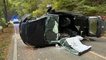 Violent accident ce matin: Les pompiers ont dû découper sa voiture