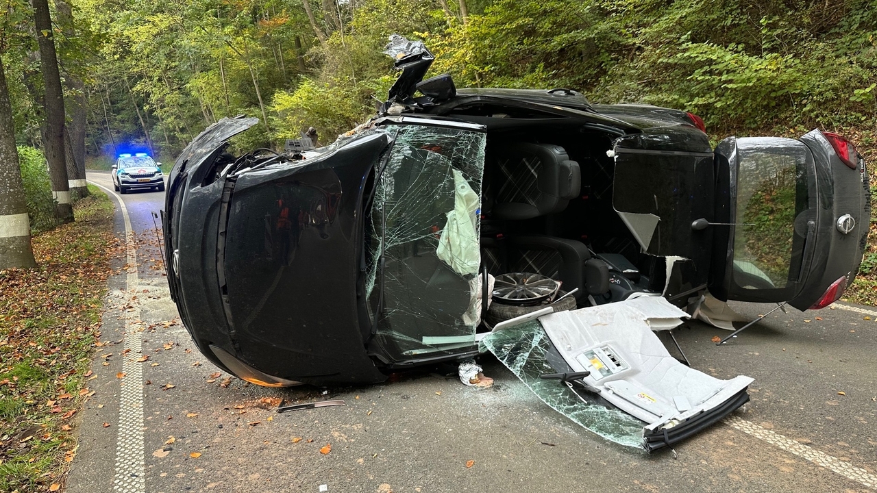 Violent accident ce matin: Les pompiers ont dû découper sa voiture