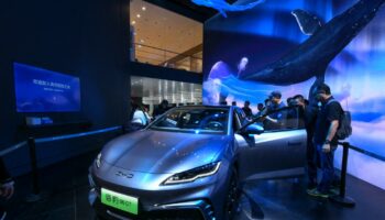 Voitures électriques: Le géant chinois BYD dépasse Tesla