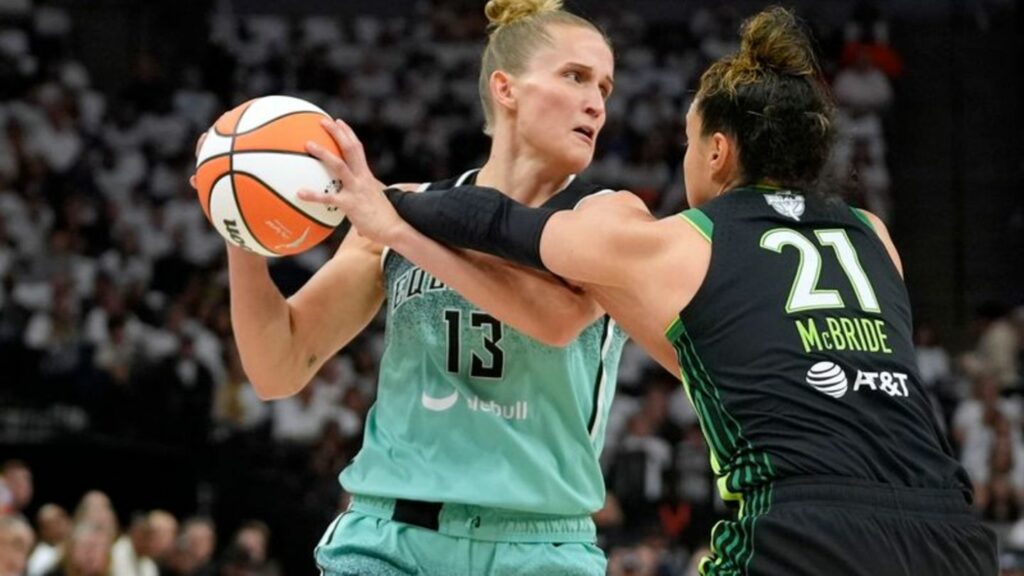 Leonie Fiebich spielt in den WNBA-Finals eine ganz starke Rolle für die New York Liberty. Foto: Abbie Parr/AP/dpa