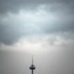 In Nordrhein-Westfalen gibt es zu Beginn der neuen Woche viele Wolken. (Symbolbild) Foto: Federico Gambarini/dpa