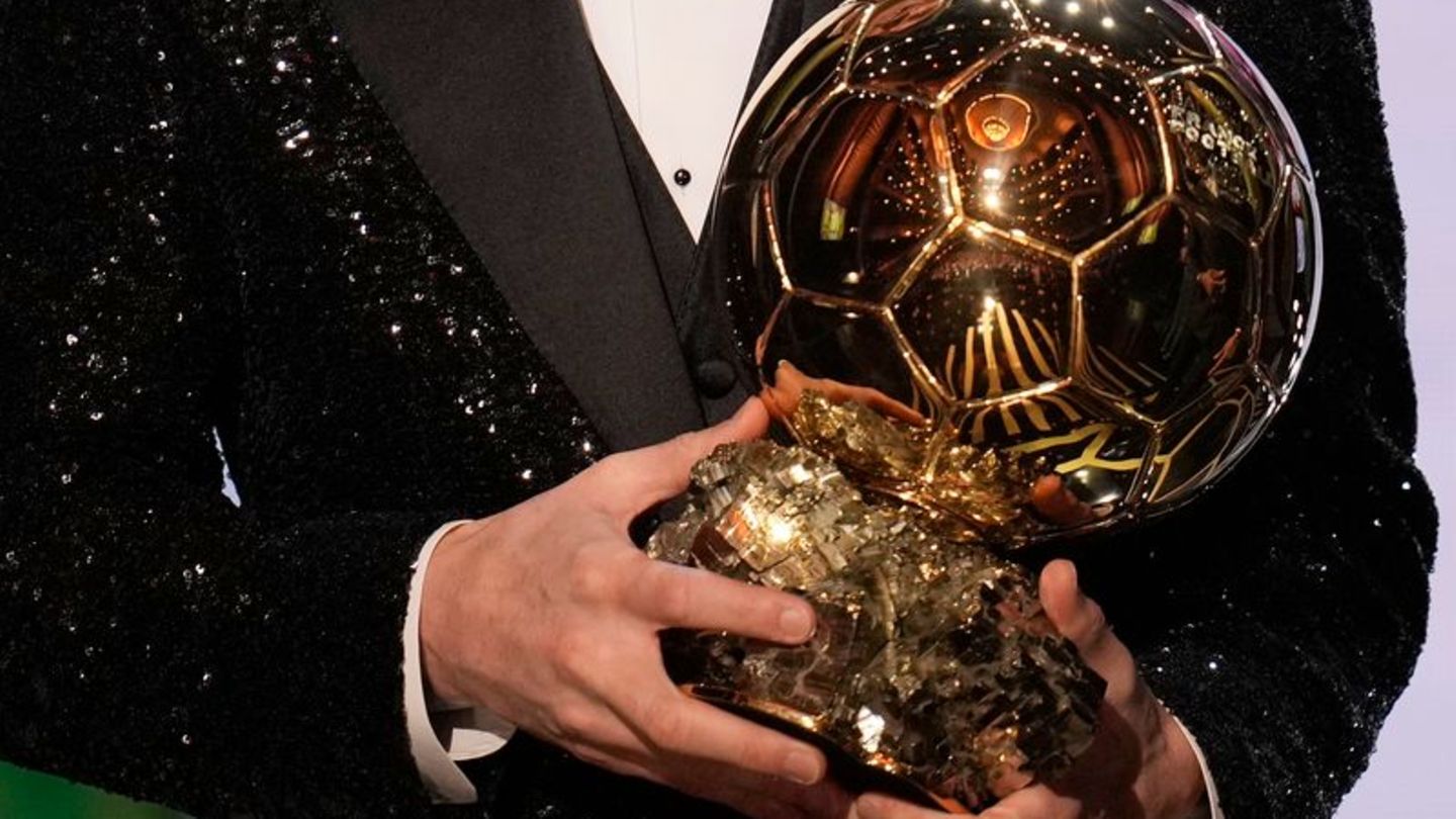 Wer erhält den Ballon d'Or? Die Gewinner werden am Abend in Paris bekanntgegeben. Foto: Christophe Ena/AP/dpa