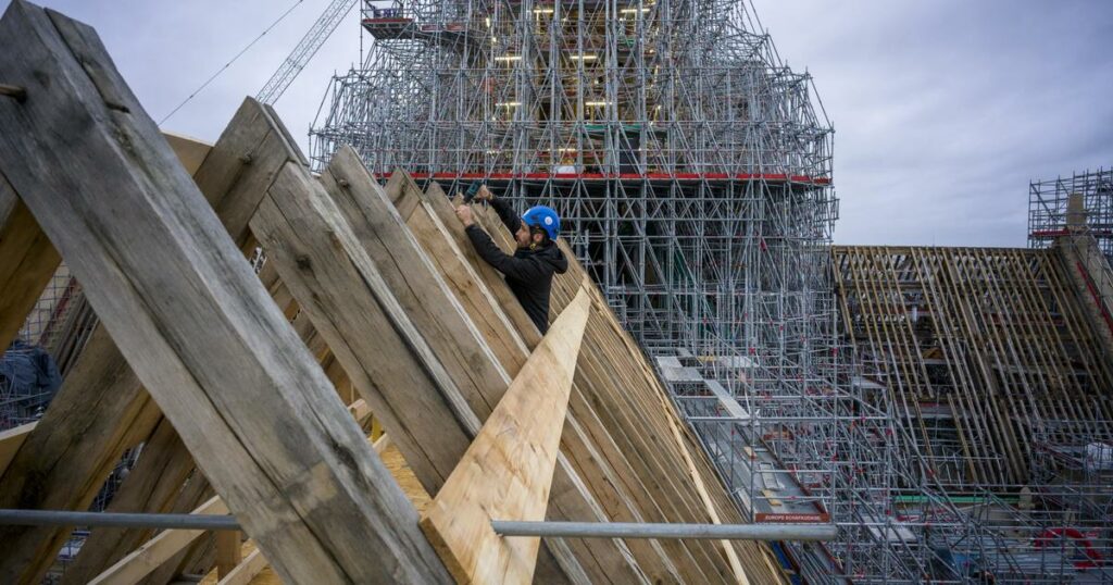 1000 pièces de bois, des centaines d’artisans… L’épopée de la reconstitution de la charpente de Notre-Dame de Paris