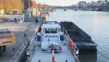 « 110 camions en moins » : pour être compostées dans l’Oise, les feuilles mortes de Paris passent par la Seine