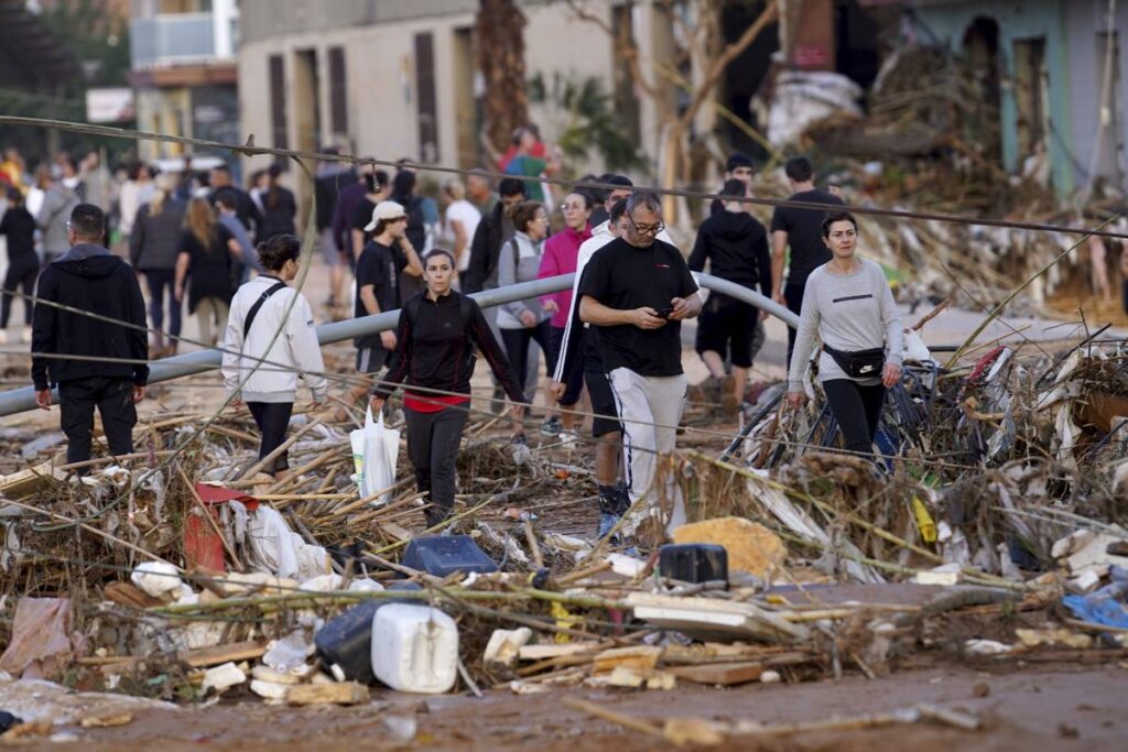 Inondations en Espagne : les recherches des disparus se poursuivent, au moins 95 morts