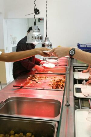 Le repas à un euro pour tous les étudiants adopté en commission des finances