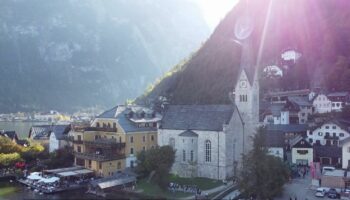 Découverte : le charme coloré de Hallstatt au cœur des montagnes autrichiennes