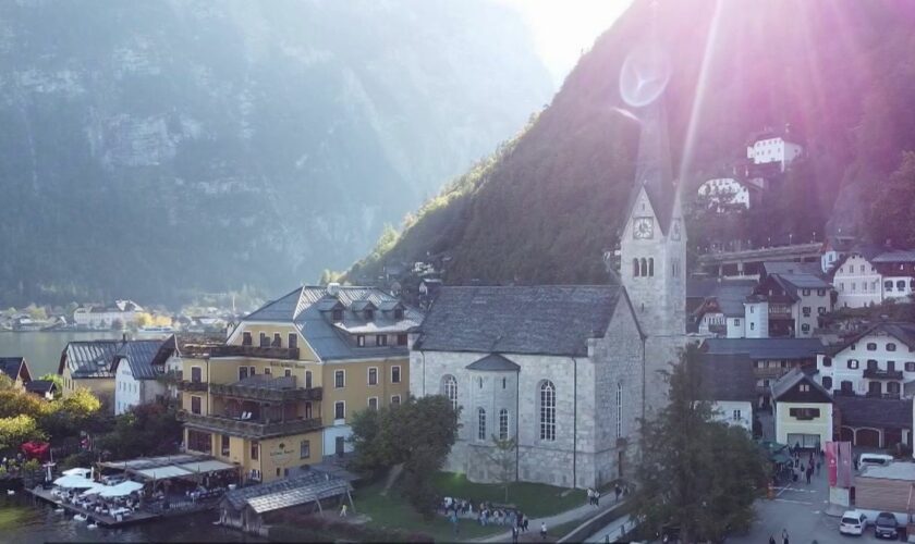 Découverte : le charme coloré de Hallstatt au cœur des montagnes autrichiennes