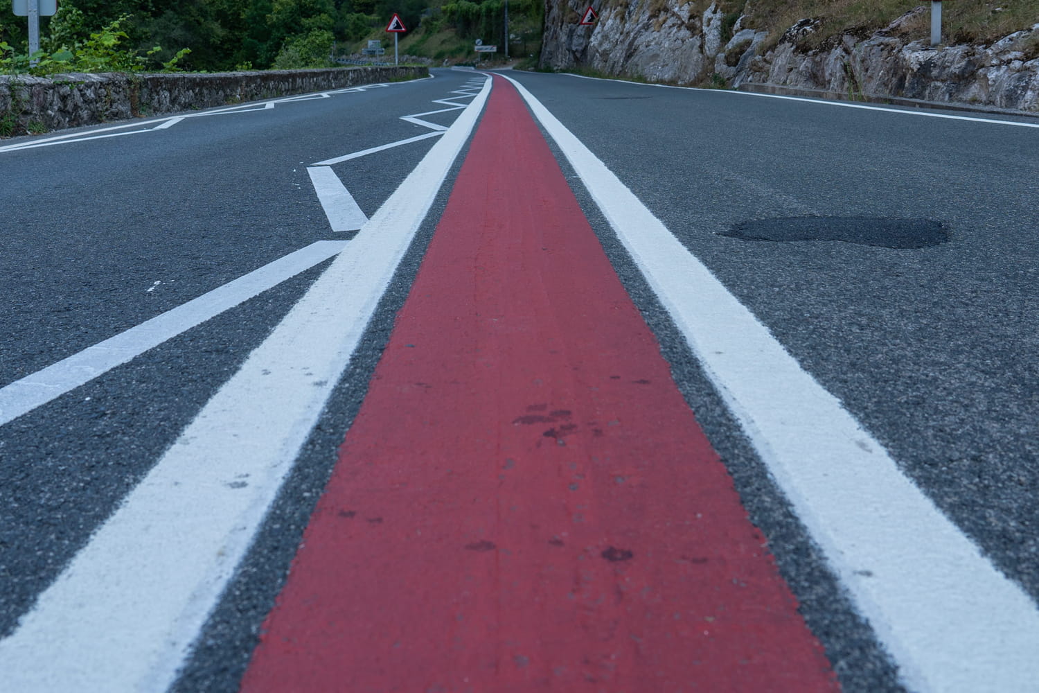 La grande ligne rouge est arrivée en France – attention à l'amende si vous ne connaissez pas sa signification